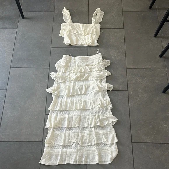 Elegant Cream Ruffled Skirt Set - Picture 1 of 4